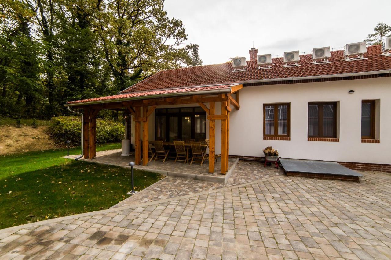 Haracsi Vendeghaz Hotel Zselickisfalud Buitenkant foto